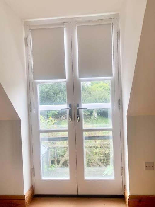 Delightful House Bright And Warm With Cathedral View Apartment *