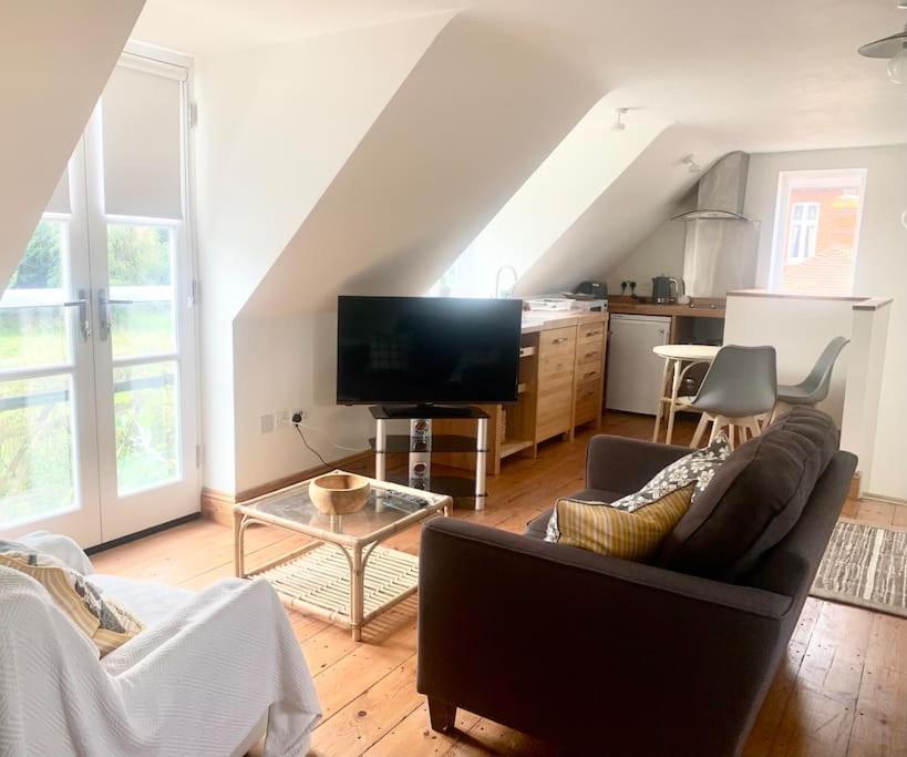 Delightful House Bright And Warm With Cathedral View Appartamento Ely